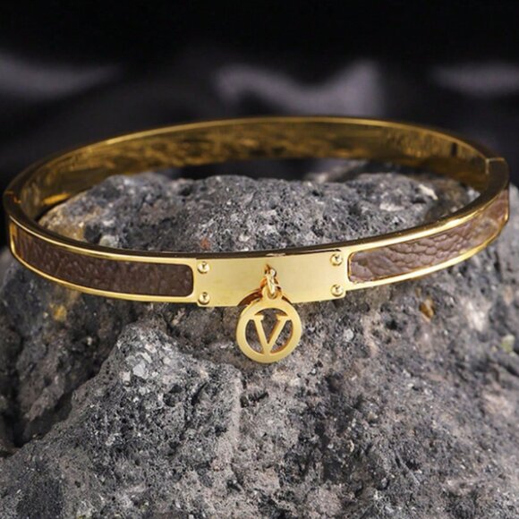 18K Gold Filled Bangle Bracelet Inlay with “V” Charm - Picture 2 of 4